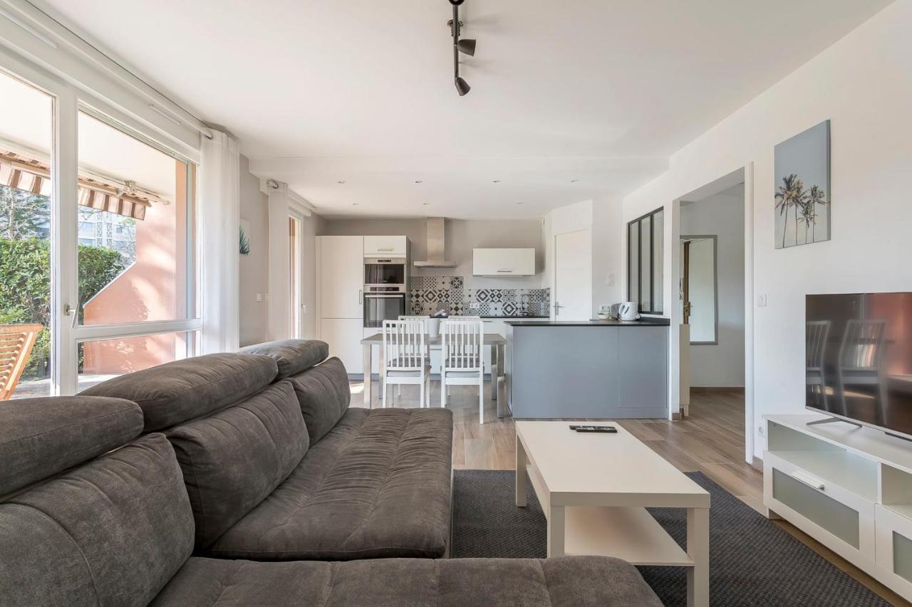 Suite Granges En Rez-De-Jardin Pour 4 Voyageurs Lyon Kültér fotó