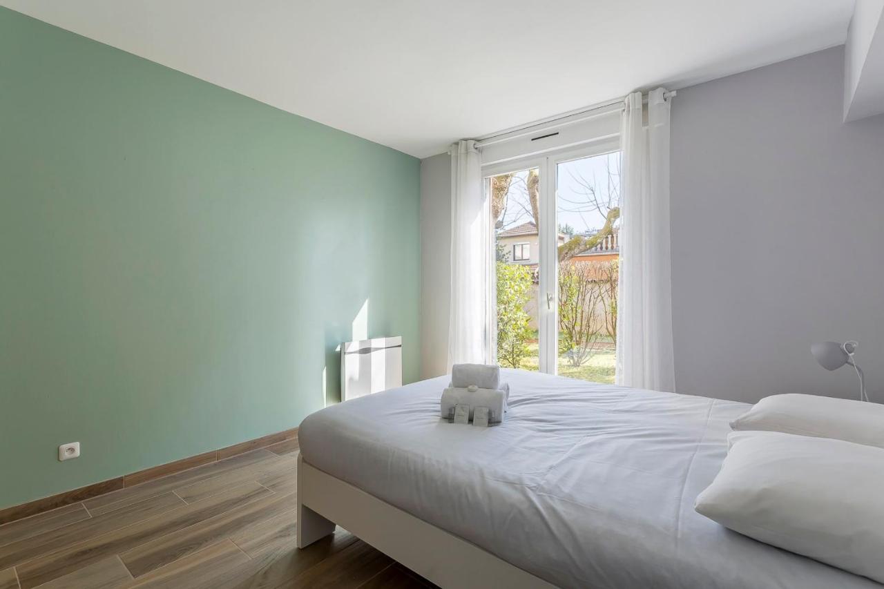 Suite Granges En Rez-De-Jardin Pour 4 Voyageurs Lyon Kültér fotó