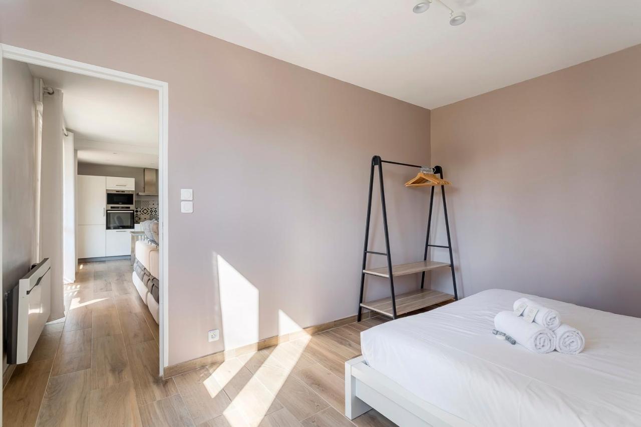 Suite Granges En Rez-De-Jardin Pour 4 Voyageurs Lyon Kültér fotó