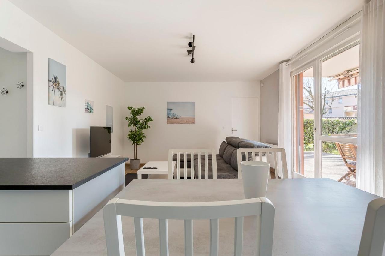 Suite Granges En Rez-De-Jardin Pour 4 Voyageurs Lyon Kültér fotó