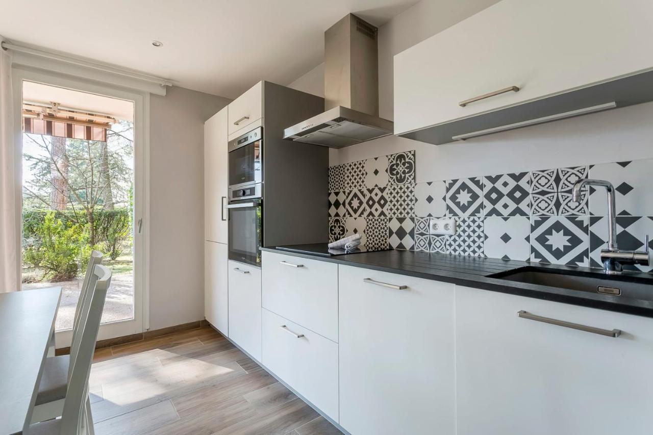 Suite Granges En Rez-De-Jardin Pour 4 Voyageurs Lyon Kültér fotó